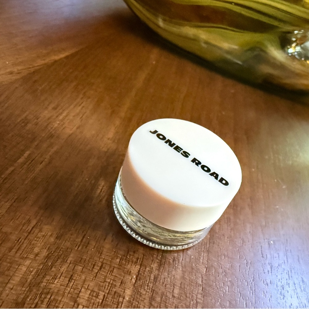 FROM THE NEWEST COLLECTION Jones Road JUST A SEC EYESHADOW
